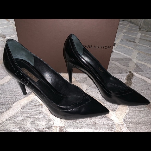 Louis Vuitton Black Pointed Toe Perforated Pumps - Picture 5 of 10